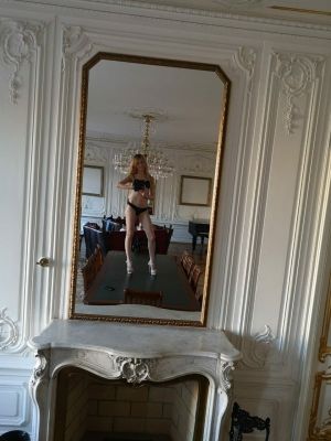   девушка Изабелла  (Сочи)