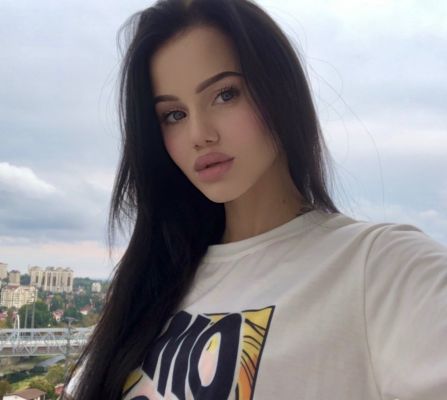 Виктория — минет в машине, тел. 8 977 312-51-53