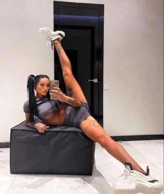 сексуальная негритянка Келли, закажите онлайн